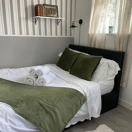 One Bedroom Putney Village Flat Лондон Экстерьер фото