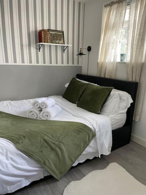 One Bedroom Putney Village Flat Лондон Экстерьер фото