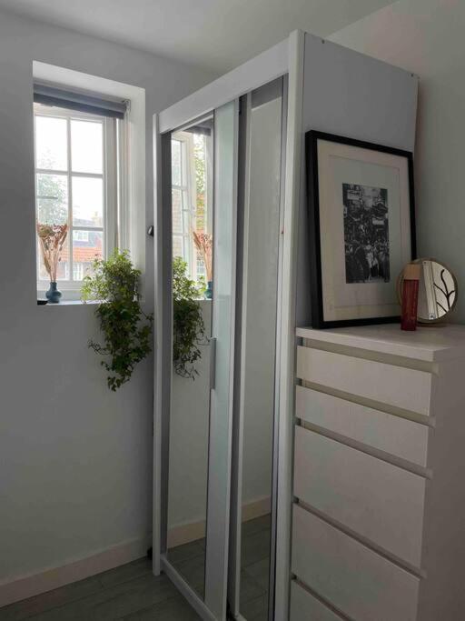 One Bedroom Putney Village Flat Лондон Экстерьер фото