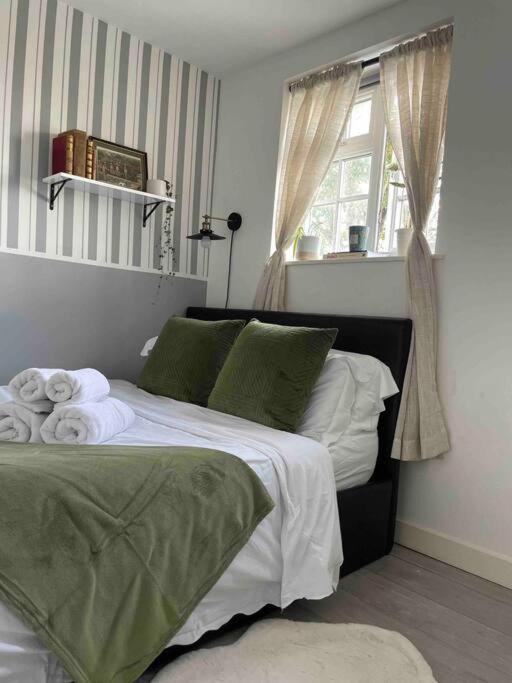 One Bedroom Putney Village Flat Лондон Экстерьер фото