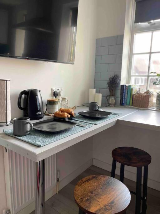 One Bedroom Putney Village Flat Лондон Экстерьер фото