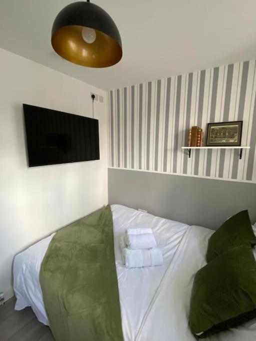 One Bedroom Putney Village Flat Лондон Экстерьер фото