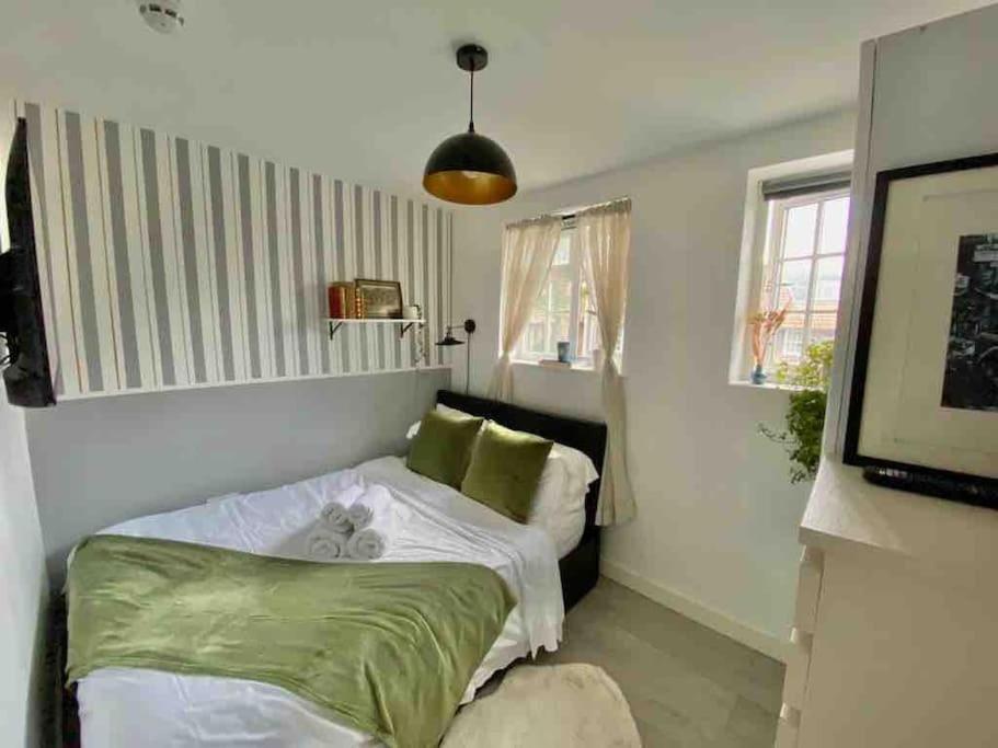 One Bedroom Putney Village Flat Лондон Экстерьер фото